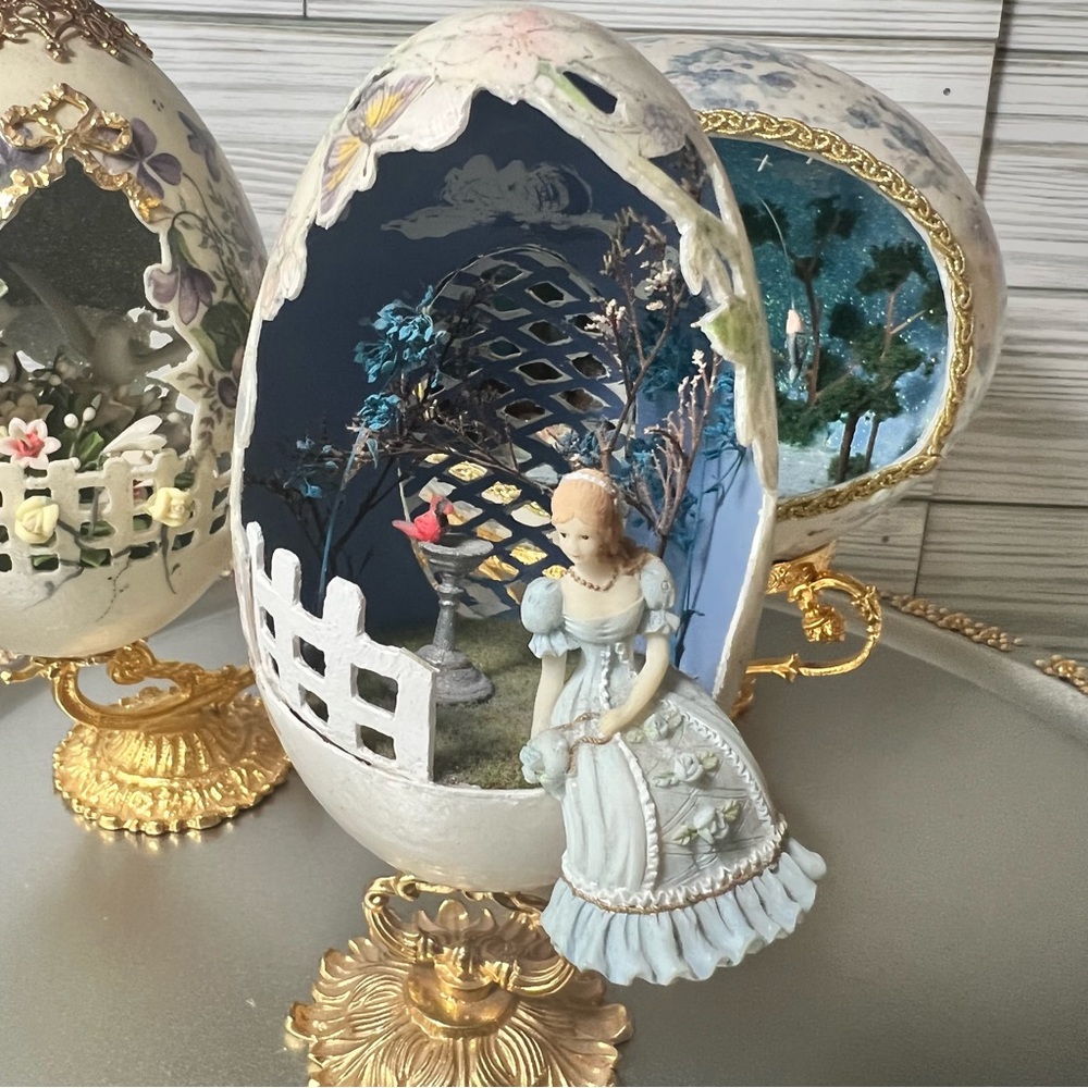 Vintage 3 Easter Egg Carving 3D Victorian Ceramic Faux Gold Stand Floral display - Picture 15 of 17